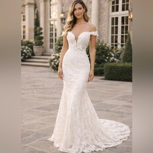 Off-Shoulder Lace Mermaid Wedding Dress in Ivory
